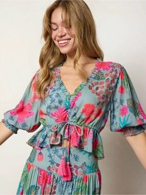 NWOT NATURAL LIFE Teal Crop Blouse with Pink Floral Print